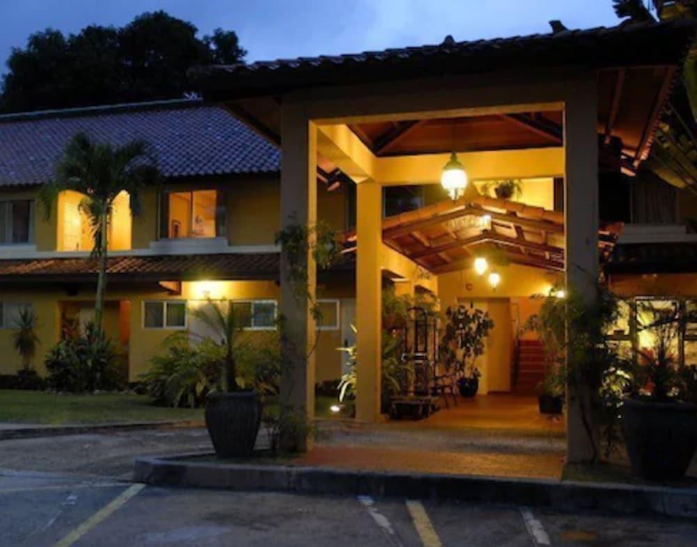 Albrook Hotel